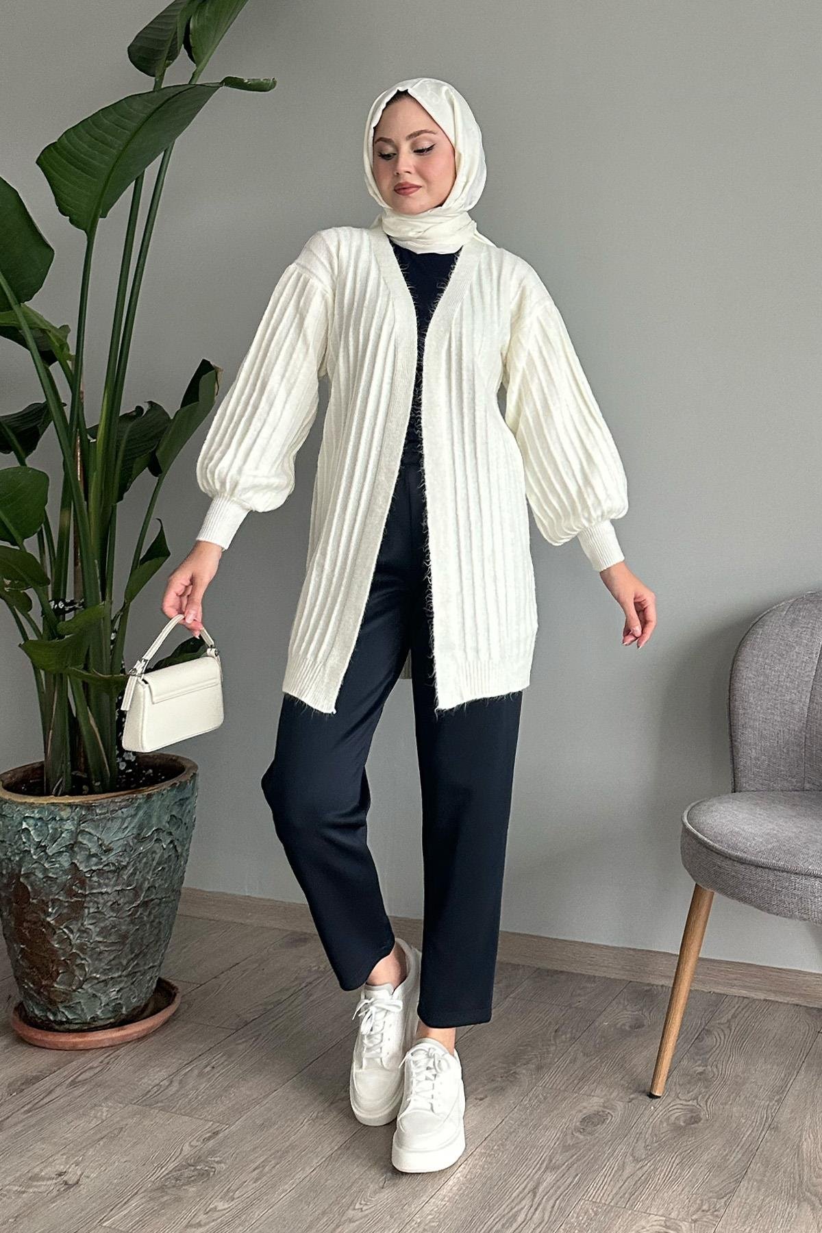 Peluş Fitilli Beyaz Triko Hırka