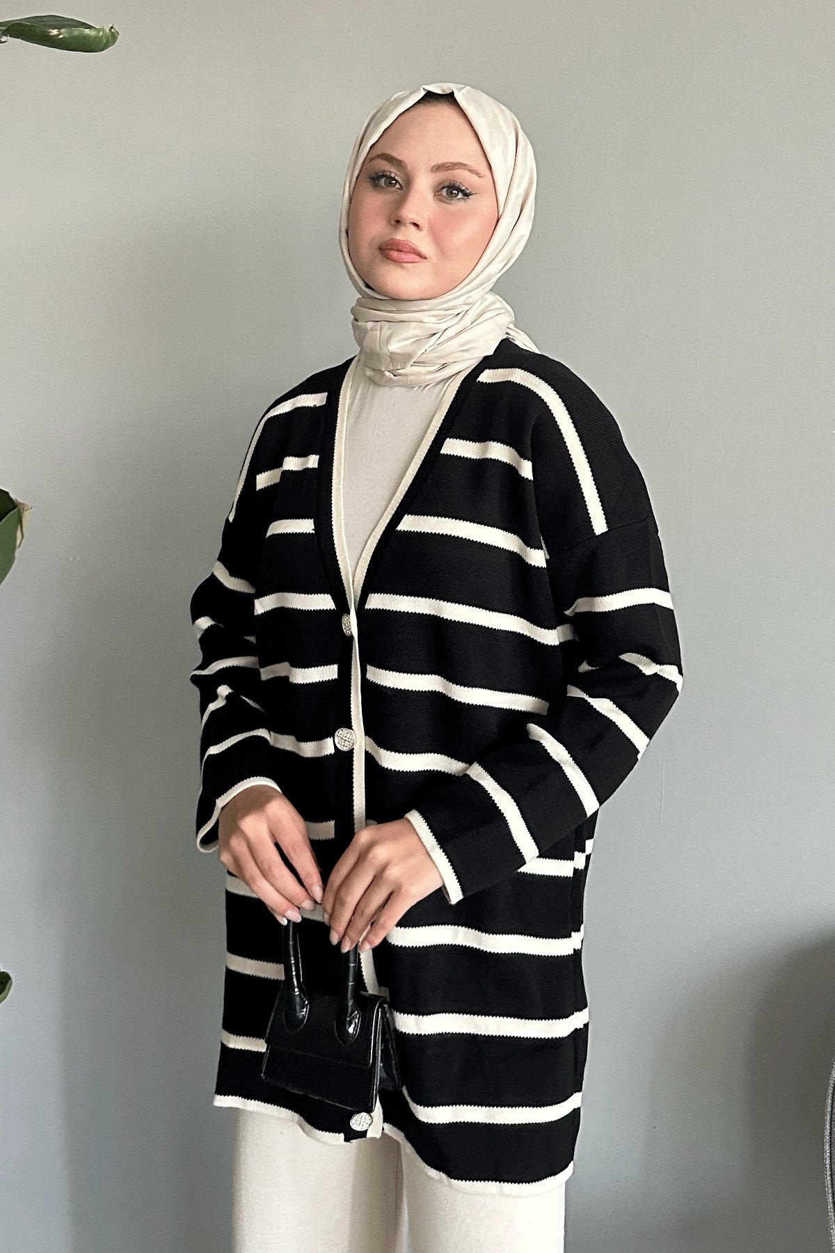 Salaş Şeritli Siyah Triko Hırka