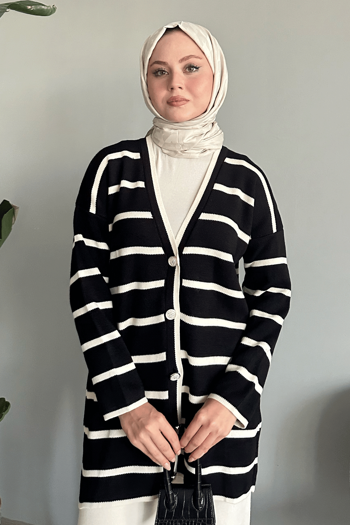 Salaş Şeritli Siyah Triko Hırka