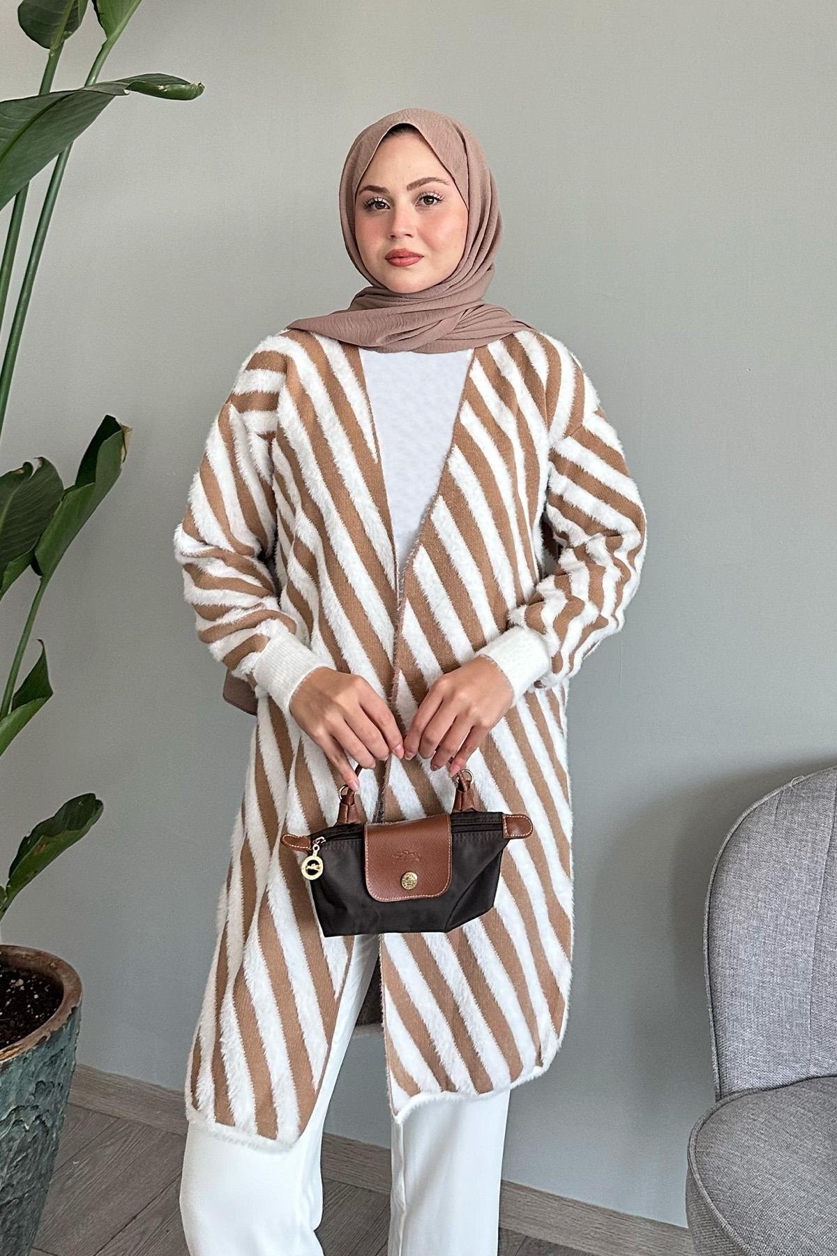 Şeritli Tüylü Camel Triko Hırka