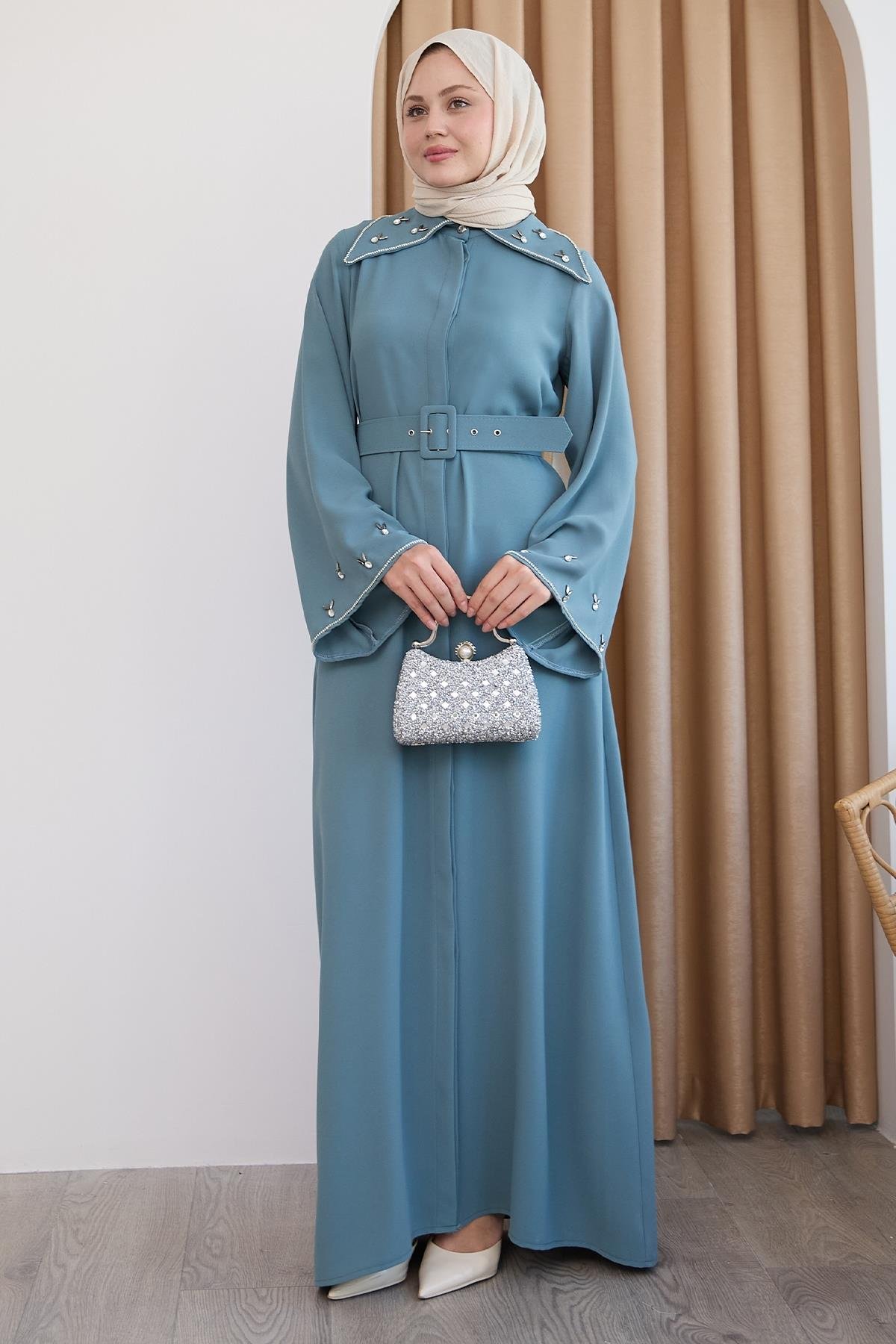 Üçgen Yaka Taşlı Mint Yeşili Abaya