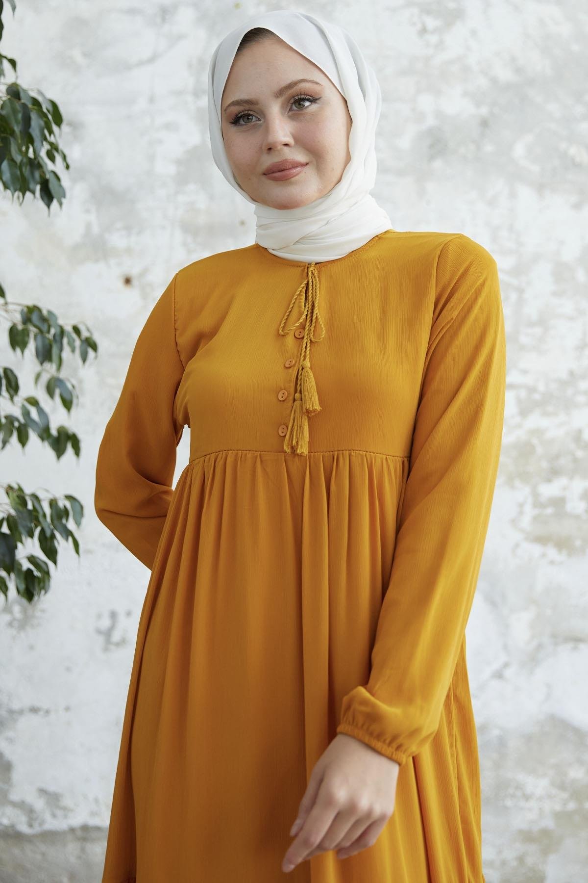 Yakası Bağcıklı Yoryo Hardal Şifon Elbise