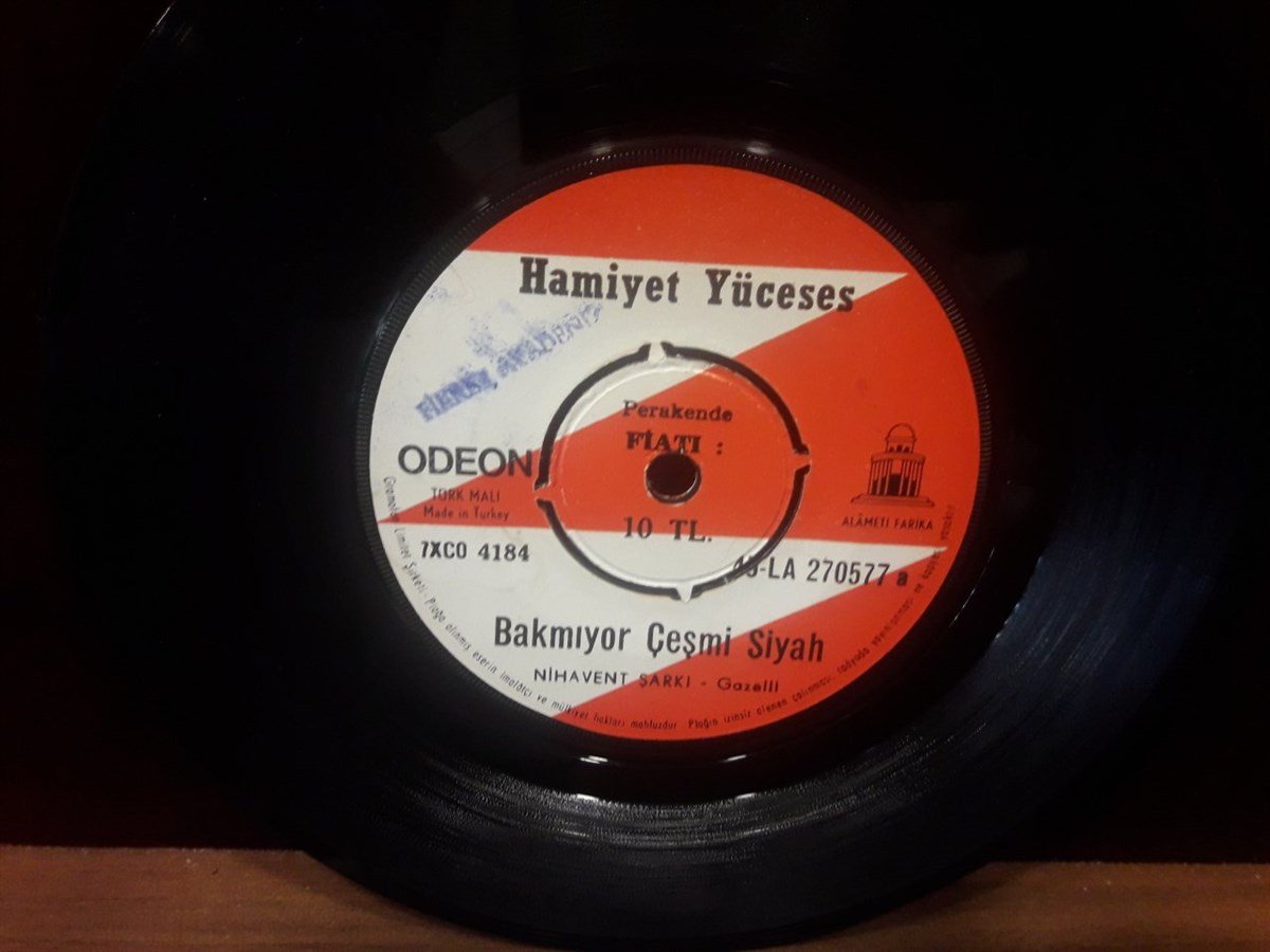 HAMİYET YÜCESES - BAKMIYOR ÇEŞMİ SİYAH (NİHAVENT ŞARKI - GAZELLİ) / KOPARAN SİNEMİ
