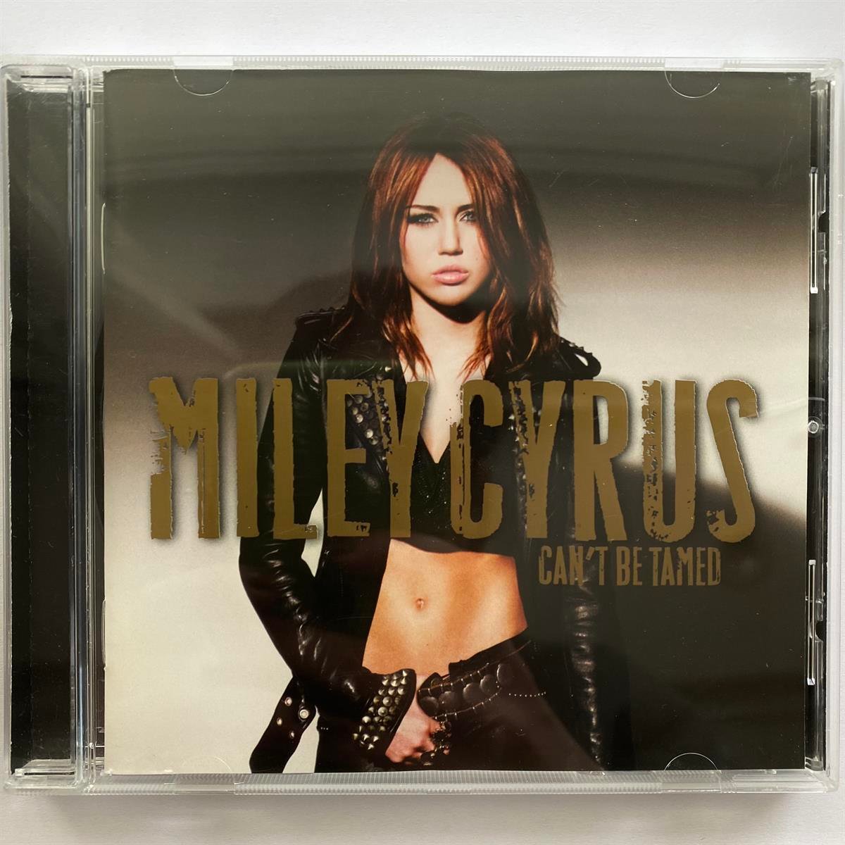 MILEY CYRUS - CAN'T BE TAMED