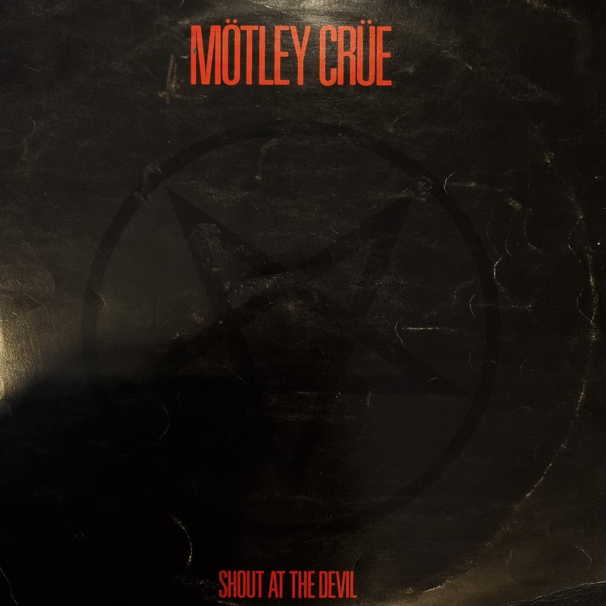 MÖTLEY CRÜE - SHOUT AT THE DEVIL