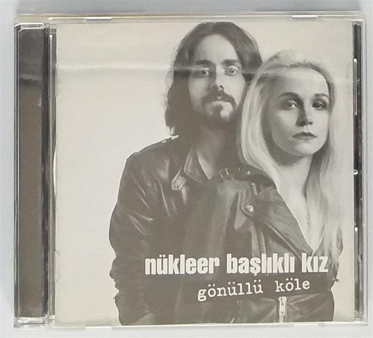NÜKLEER BAŞLIKLI KIZ - GÖNÜLLÜ KÖLE