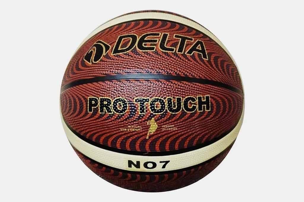 Delta Pro Touch Basketbol Topu No:7 ile her atışta ve smaçta mükemmel kontrol ve isabet sağlayın. Yumuşak dokunsal yüzeyi ve gelişmiş kavrama özelliği ile bu top, basketbol tutkunlarına unutulmaz bir deneyim sunar.