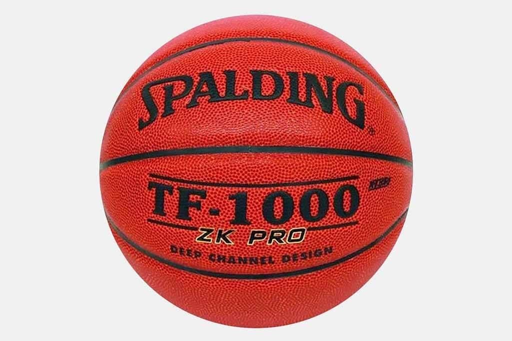 Spalding TF-1000 ZK Pro Basketbol Maç Topu No:7, dayanıklılığı ve performansı ile her basketbolseverin ihtiyacını karşılar. Hem antrenmanlarda hem de maçlarda rahatlıkla kullanabilirsiniz.