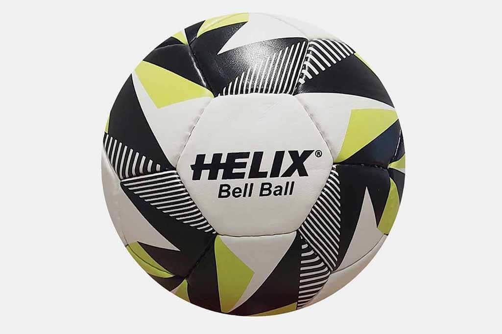 Helix Bell Ball zilli futbol topu ile görme engelliler de futbolun keyfini doyasıya yaşayabilir. Özel zil sistemi ile topun yerini kolayca takip edebilirsiniz.