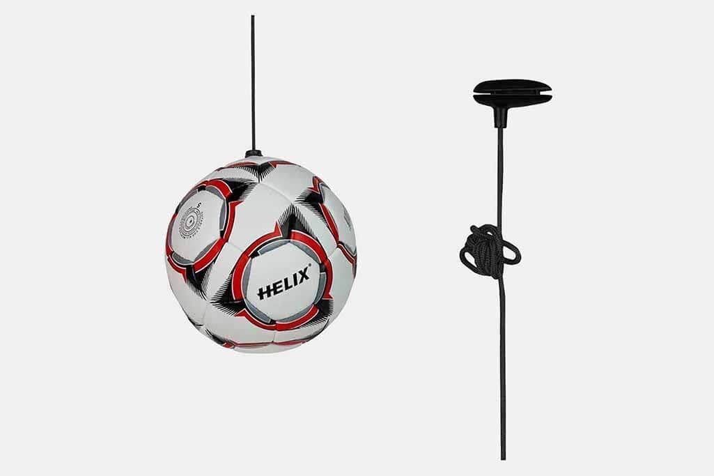 Helix Rope Ball No: 5 ile futbola yeni bir soluk getir. Sarkaç top tasarımıyla daha yaratıcı ve eğlenceli bir futbol deneyimi yaşa.