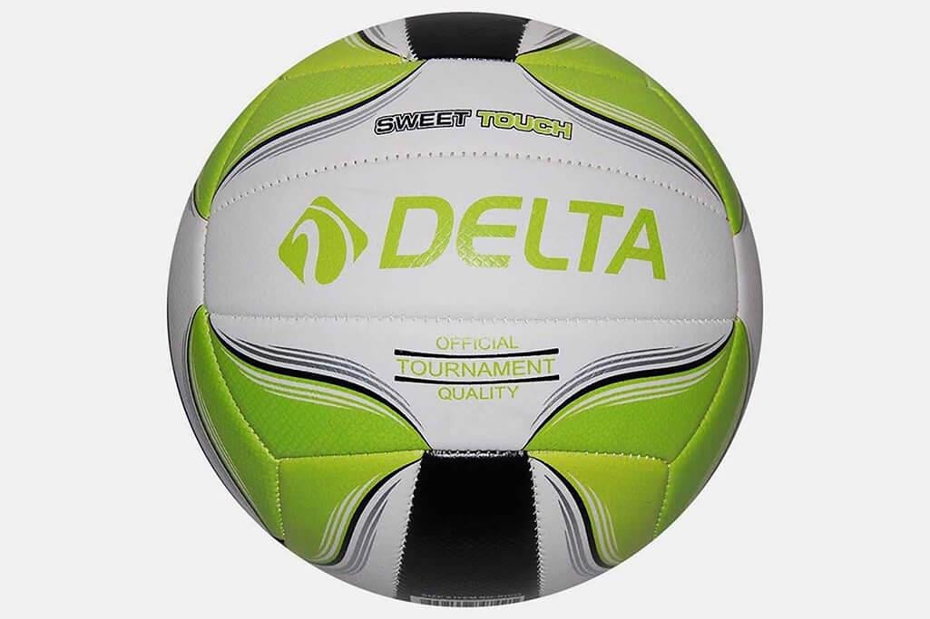 Delta Rivo voleybol topu, kaliteli malzeme kullanımı ve ergonomik tasarımıyla öne çıkan bir üründür