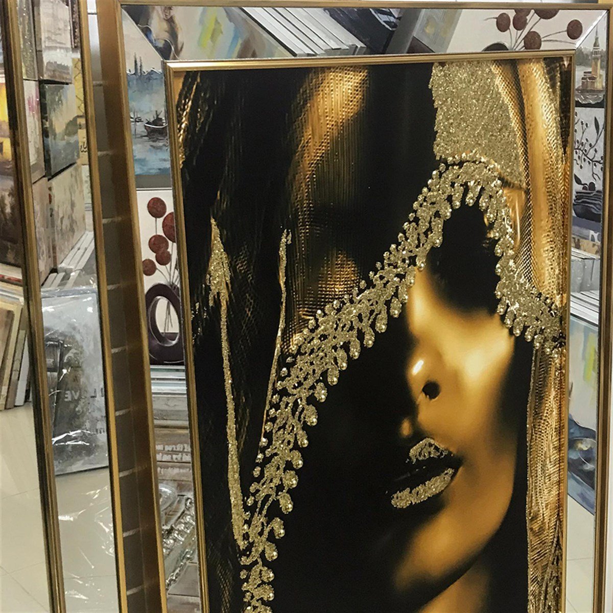 Ayna Çerçeveli Gold Simli Afrikalı Kadın Tablo Seti Ayna Çerçeveli Gold Simli Afrikalı Kadın Tablo Seti | Aynalı Tablo Modelleri Ayna Çerçeveli Tablolar KARAHAN ÇERÇEVE ve KANVAS TABLO