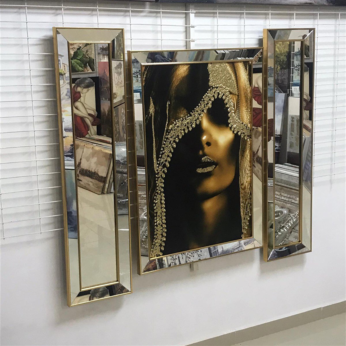 Ayna Çerçeveli Gold Simli Afrikalı Kadın Tablo Seti Ayna Çerçeveli Gold Simli Afrikalı Kadın Tablo Seti | Aynalı Tablo Modelleri Ayna Çerçeveli Tablolar KARAHAN ÇERÇEVE ve KANVAS TABLO