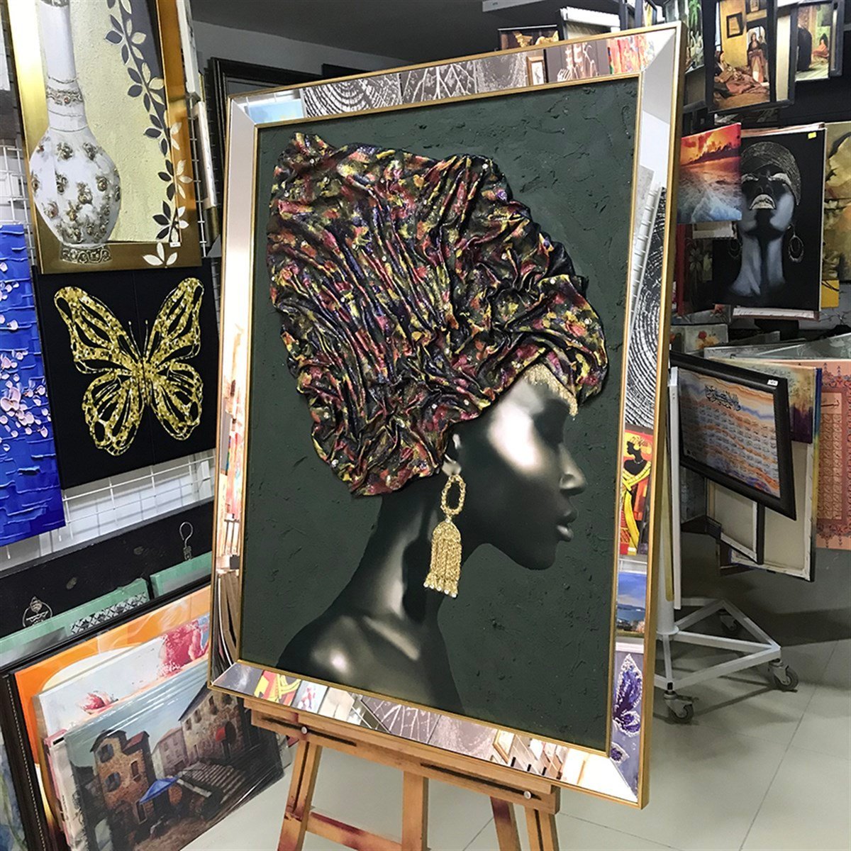 Ayna Çerçeveli Kabartmalı Yeşil Zeminli  Siyah Gold Başlıklı Kanvas Afrikalı Kadın Tablosu Ayna Çerçeveli Kabartmalı Yeşil Zeminli  Siyah Gold Başlıklı Kanvas Afrikalı Kadın Tablosu Dokulu Kadın Tabloları KARAHAN ÇERÇEVE ve KANVAS TABLO