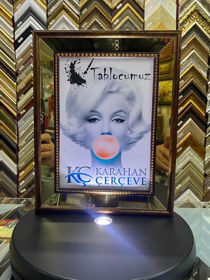 Pleksi Kesim Ayna Kenarlı 15 x 21 Gold Eskitme Fotoğraf ÇerçevesiPleksi Kesim Ayna Kenarlı 15 x 21 Gold Eskitme Fotoğraf ÇerçevesiBoş Resim Çerçeveleri