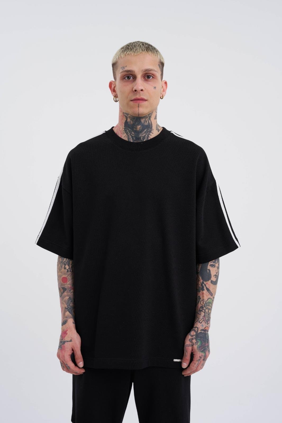 DARK BLACK