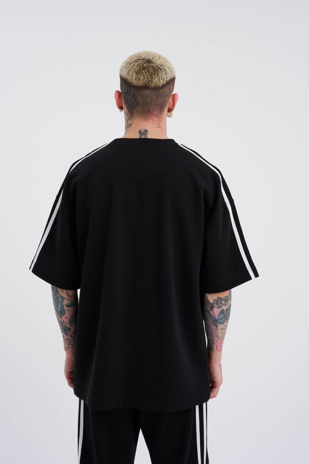 DARK BLACK
