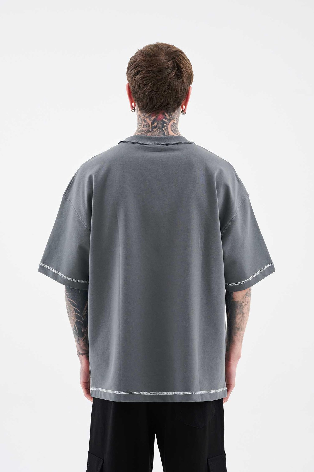 Erkek Stitch Detailed Split Oversi̇ze Ti̇şört SMOKED
