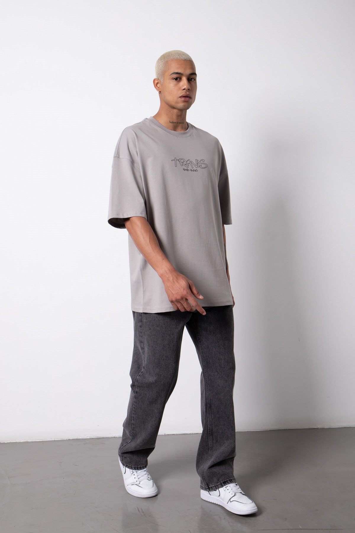 Oversize Travis Baskılı Pamuklu T-Shirt ICE GRİ