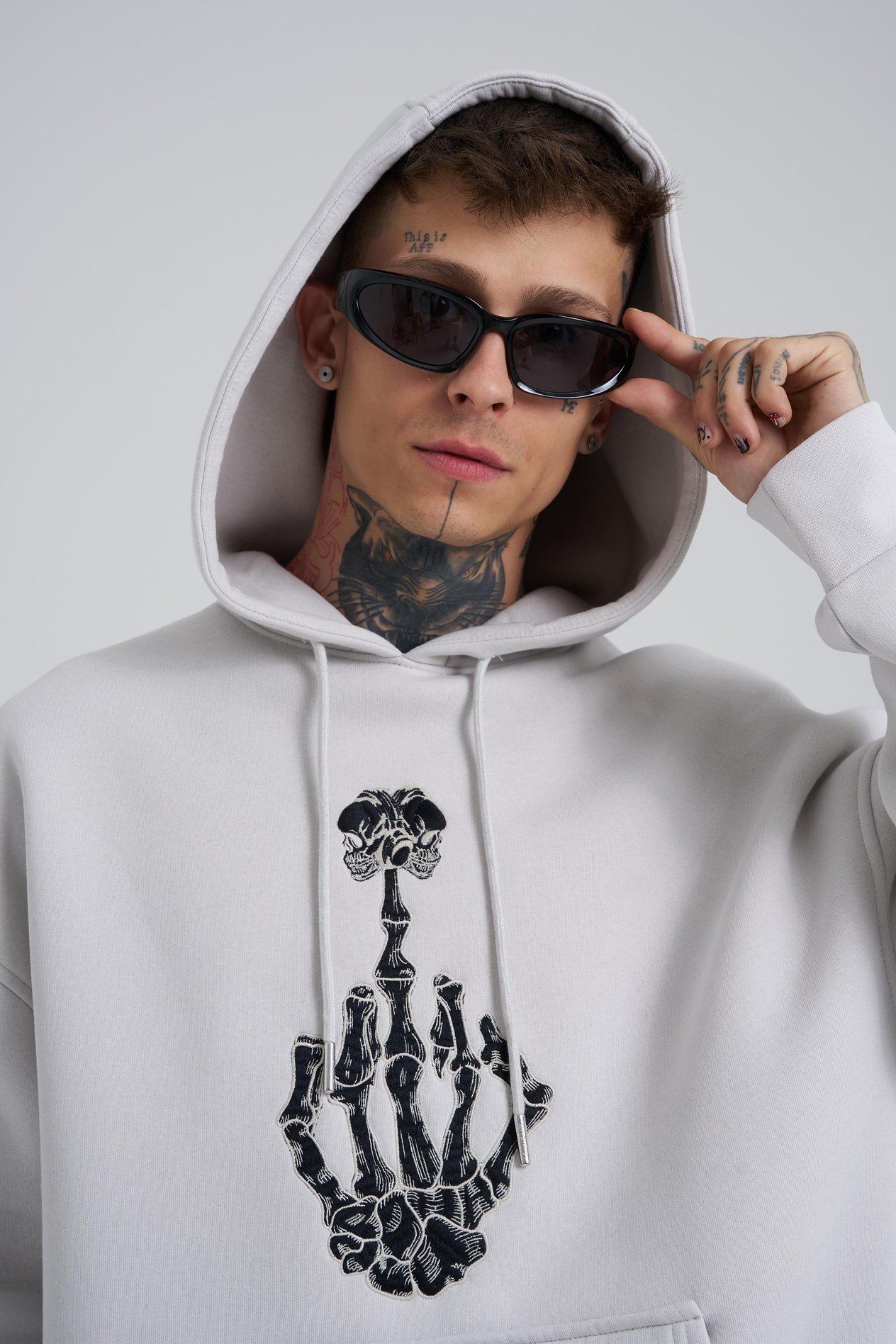 Erkek Middle Finger Baskılı Kapüşonlu Oversize Açık Gri Sweatshirt