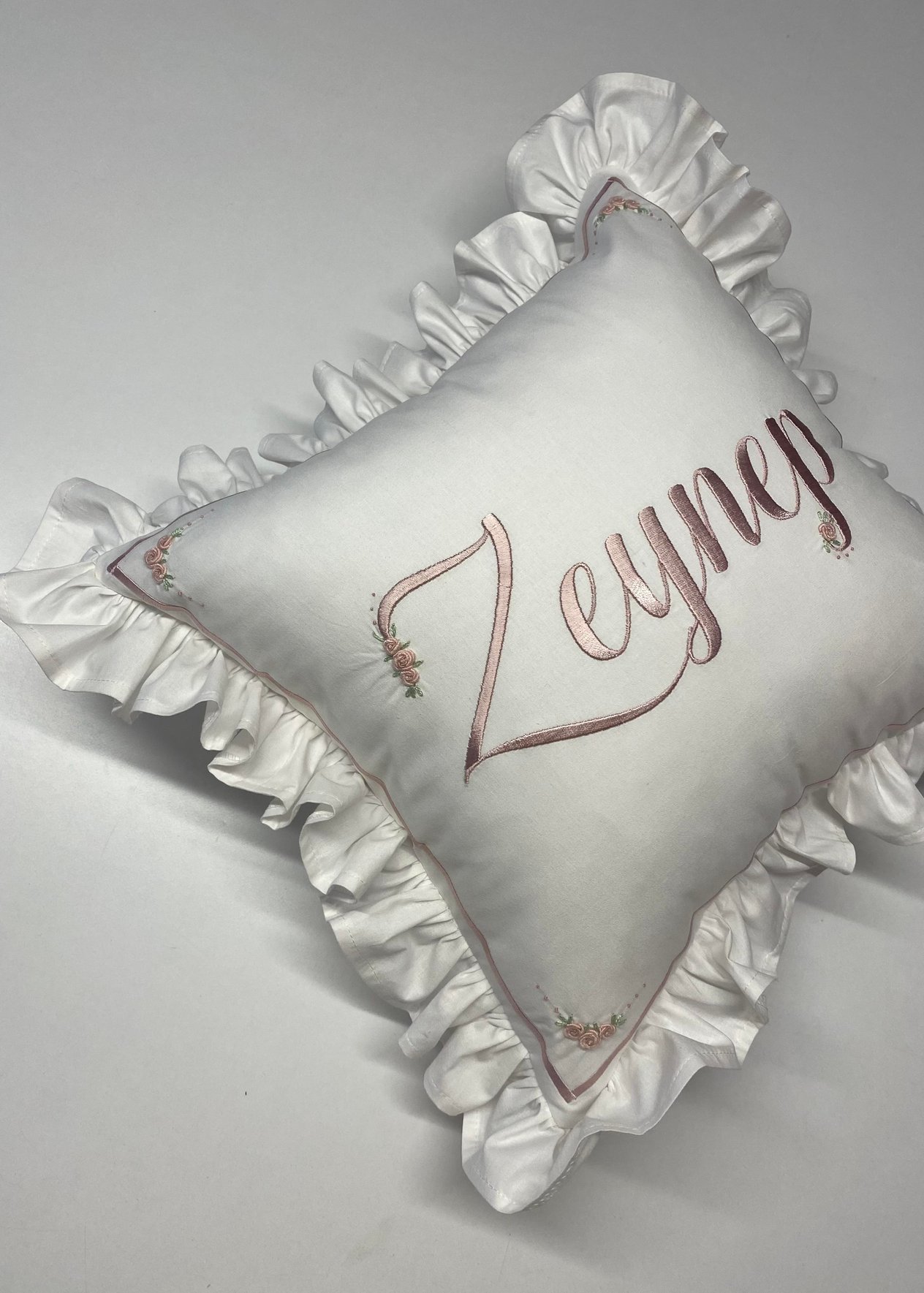 Zeynep Model Kare Yastık
