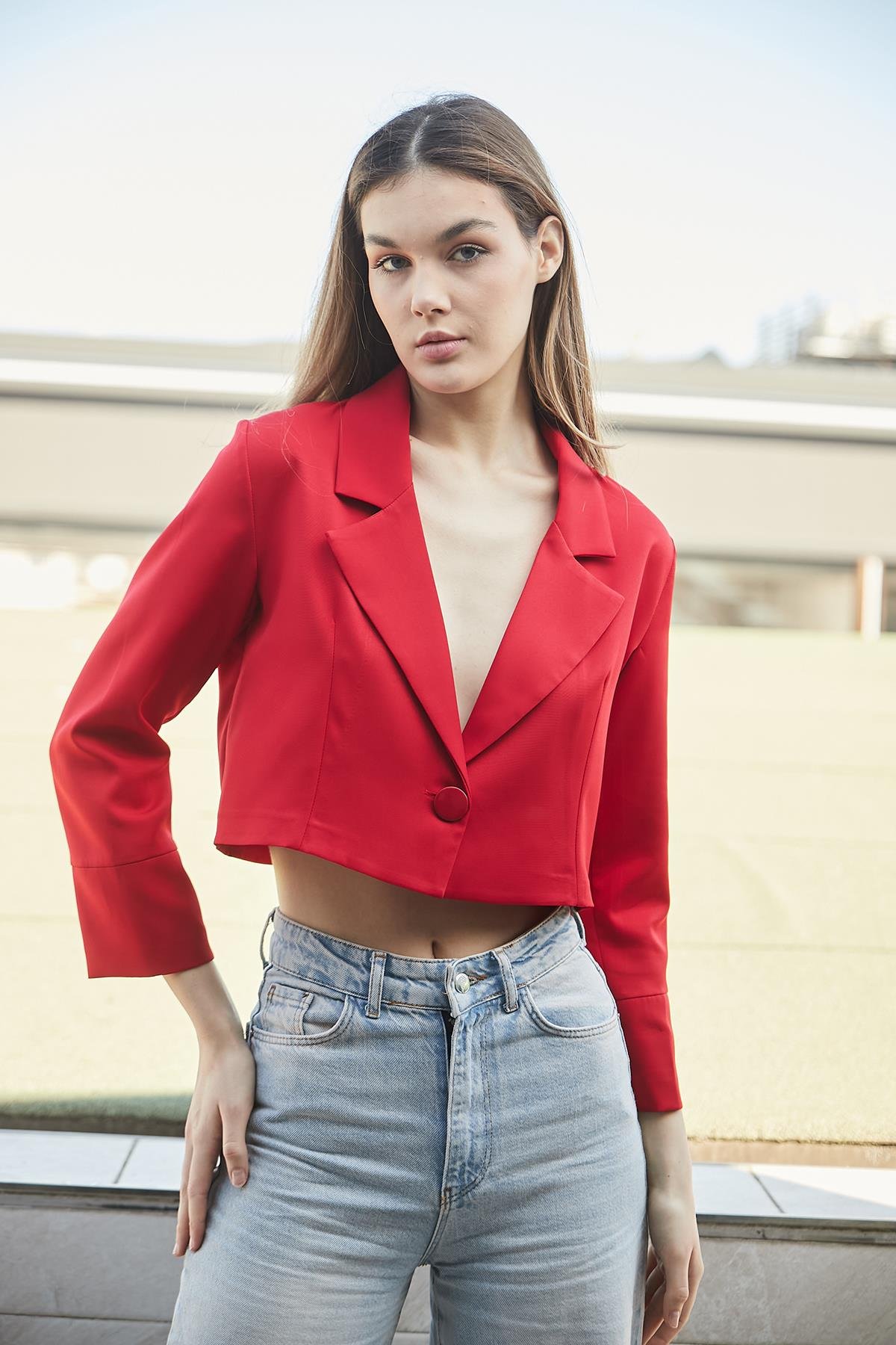 JUMENTKadın Kruvaze Anvelop Hafif Likralı Kumaş Crop Kısa Blazer Ceket-Kırmızı 