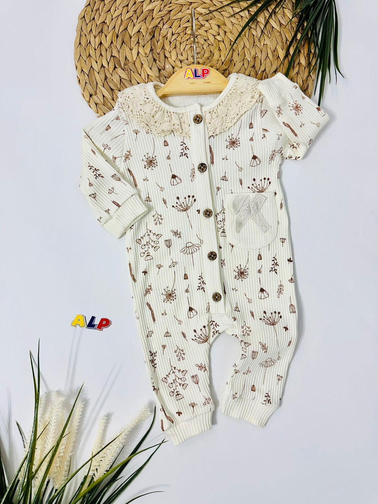 Naturel Flowers Önden Ahşap Düğmeli  Mevsimlik Tulum -Krem