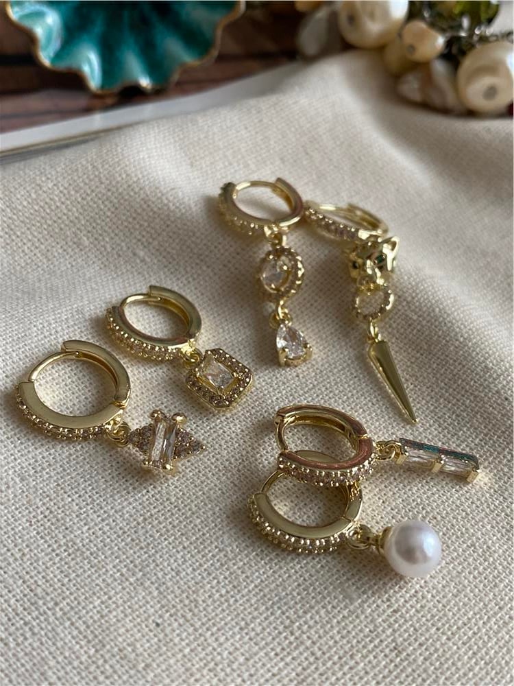 Altılı İncili Sallantılı Simgeler Küpe