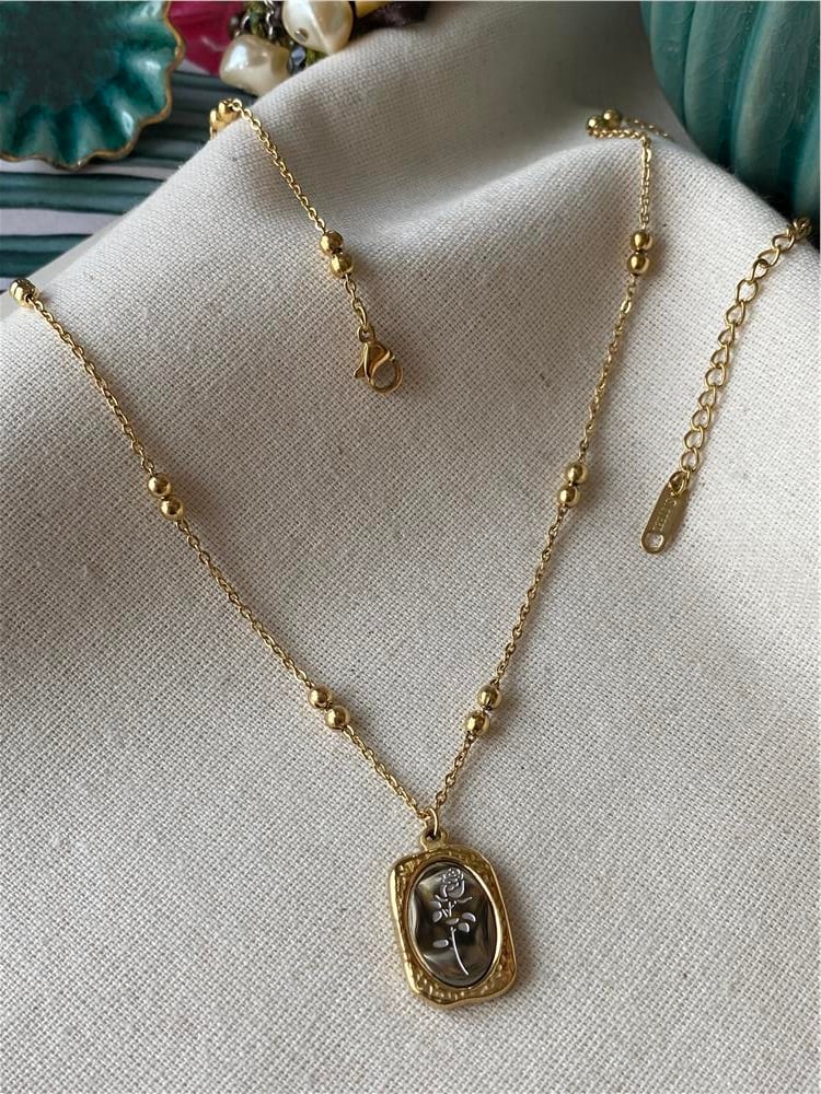 Çelik Gold Dorikalı Rose Dikrdörtgen Kolye 