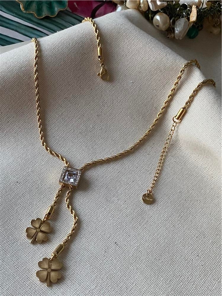 Çelik Nefel Sallantılı Kare Taş Kolye