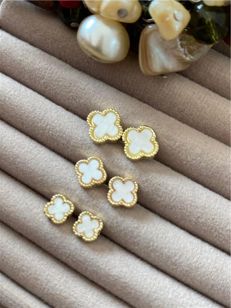 Çoklu Beyaz Cleef Model Küpe Seti