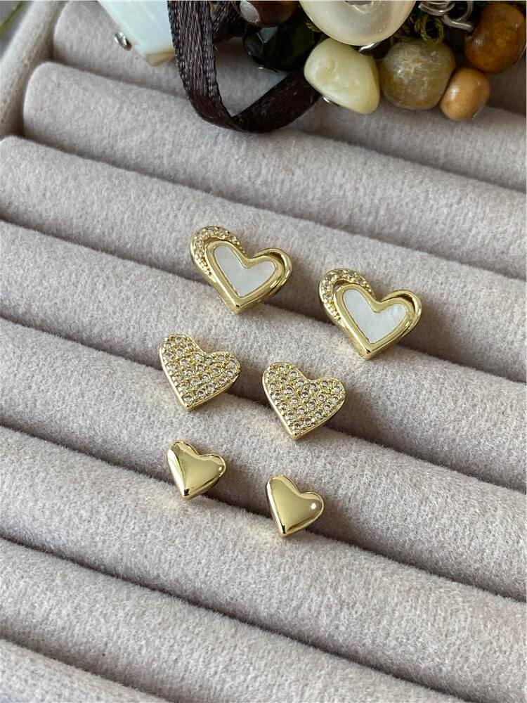 Çoklu Sedefli Gold Minik Kalp Küpe Seti