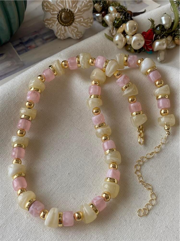 Gold Detaylı Şeffaf Pembe Boncuk Kolye