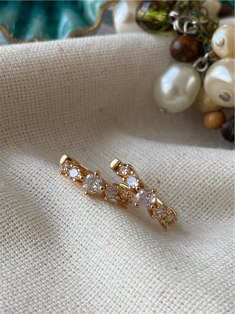 Gold Sıralı Tektaş Kıkırdak Küpe