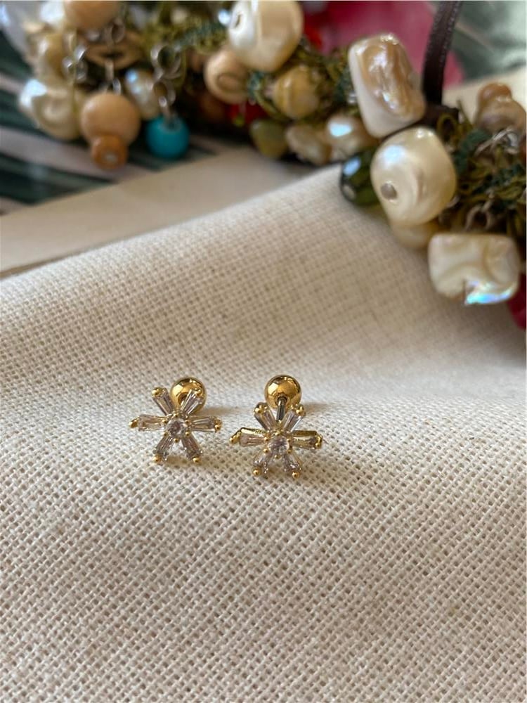 Kesme Taş Çiçek Piercing