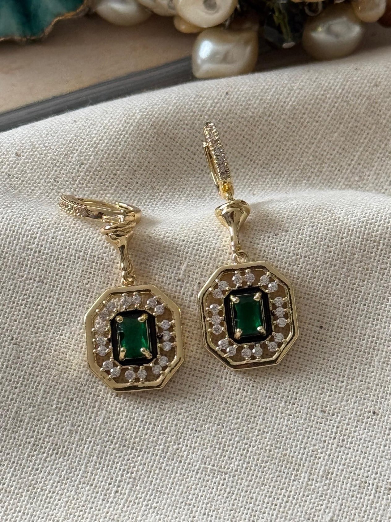 Özel Seri 14K Zümrüt Taşlı Kare Küpe