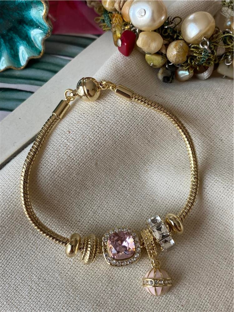 Özel Seri Pembe Karetaş Charm Bileklik