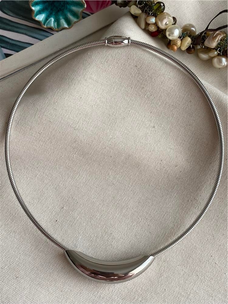 Silver Bombe Plakalı Choker Kolye