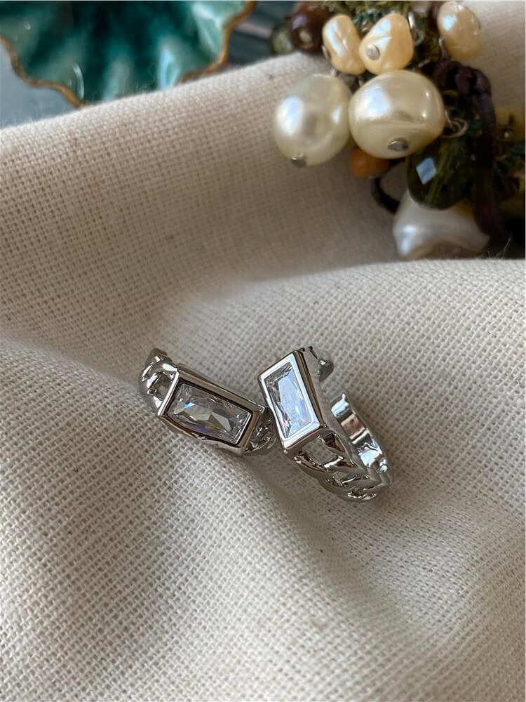 Silver Taşlı Zincir Kıkırdak Küpe