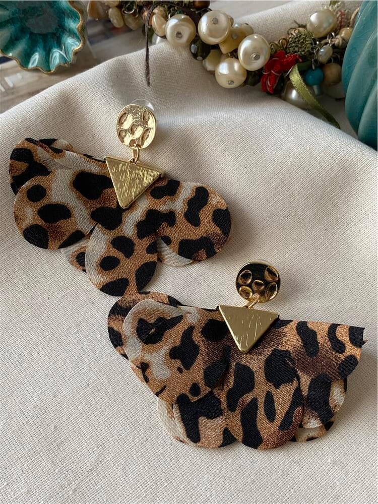 Üçgen Plakalı Tül Leopar Küpe