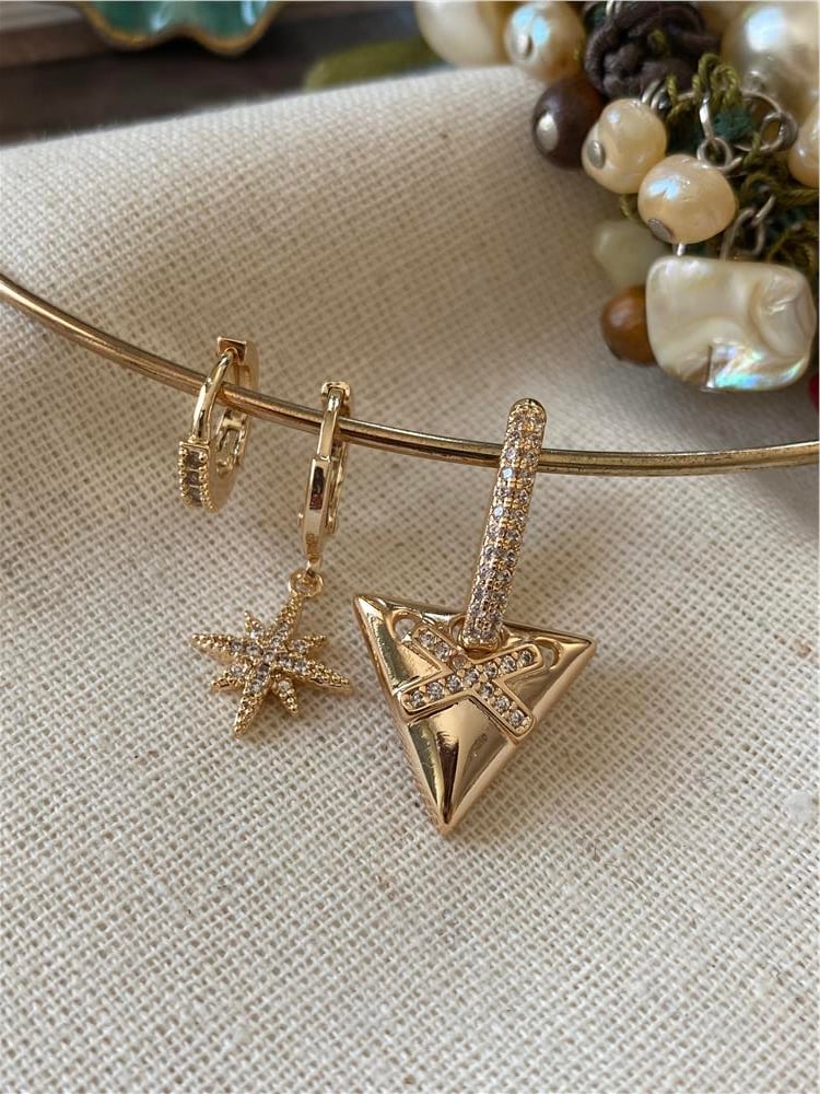 Üçlü Taşlı Üçgen Star Küpe