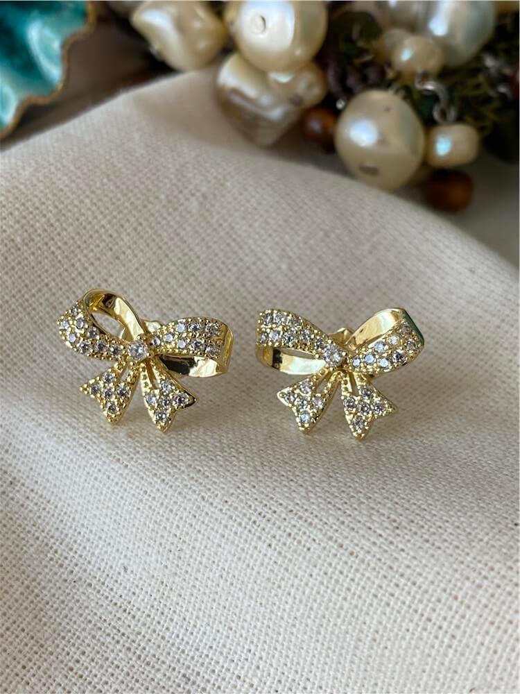 VIP 14K Taşlı Fiyonk Küpe