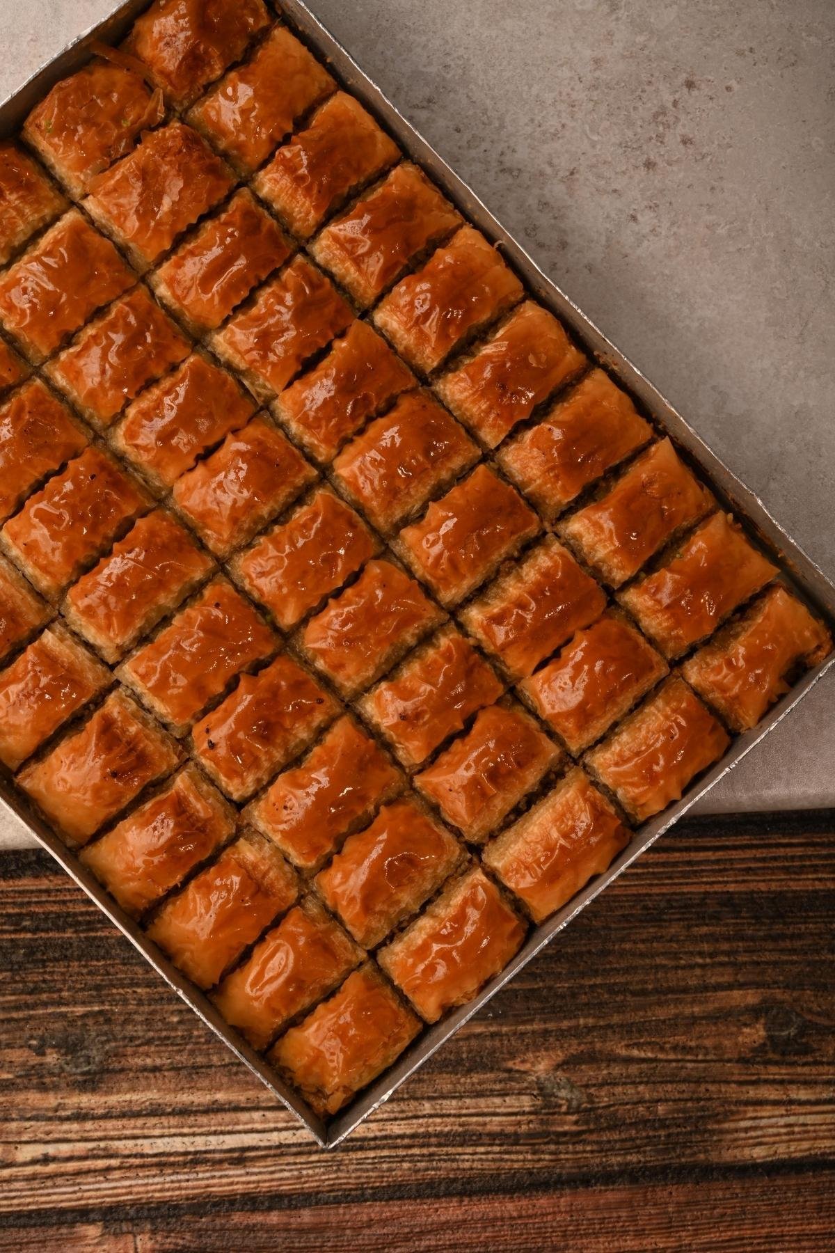 Tepsiyle Cevizli Baklava