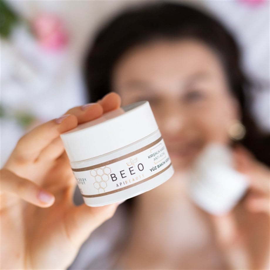 Arı Zehirli Propolisli Arı Sütlü Anti-Aging Yüz Bakım Kremi
