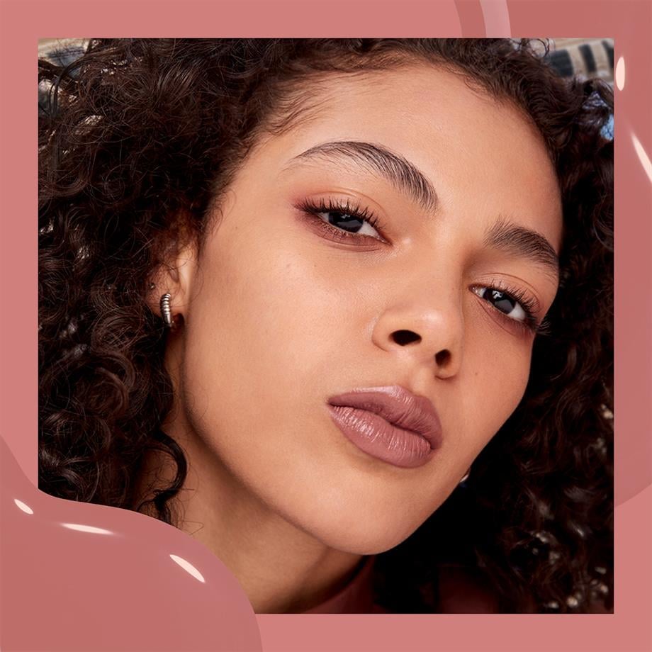 Maybelline - Maybelline New York Super Stay Vinyl Ink Uzun Süre Kalıcı Likit Parlak Ruj - 100 Charmed