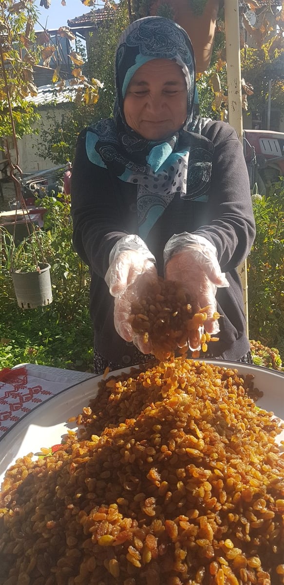 ÇEKİRDEKSİZ KURU ÜZÜM   (1 KG)
