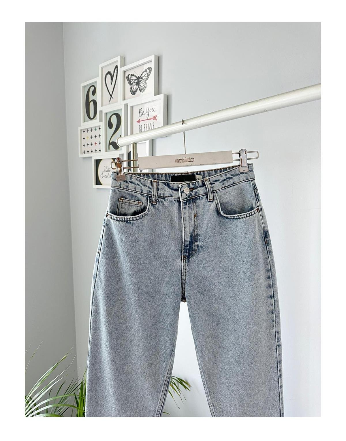 LIGHT BLUE BOYFIT JEAN
