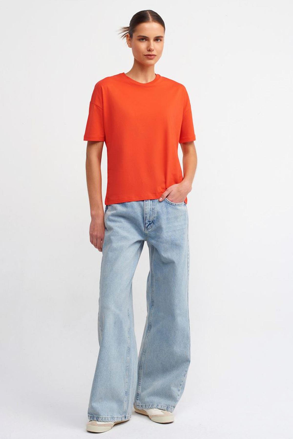 Kadın Bisiklet Yaka Kısa Kollu Basic Tshirt - KIRMIZI