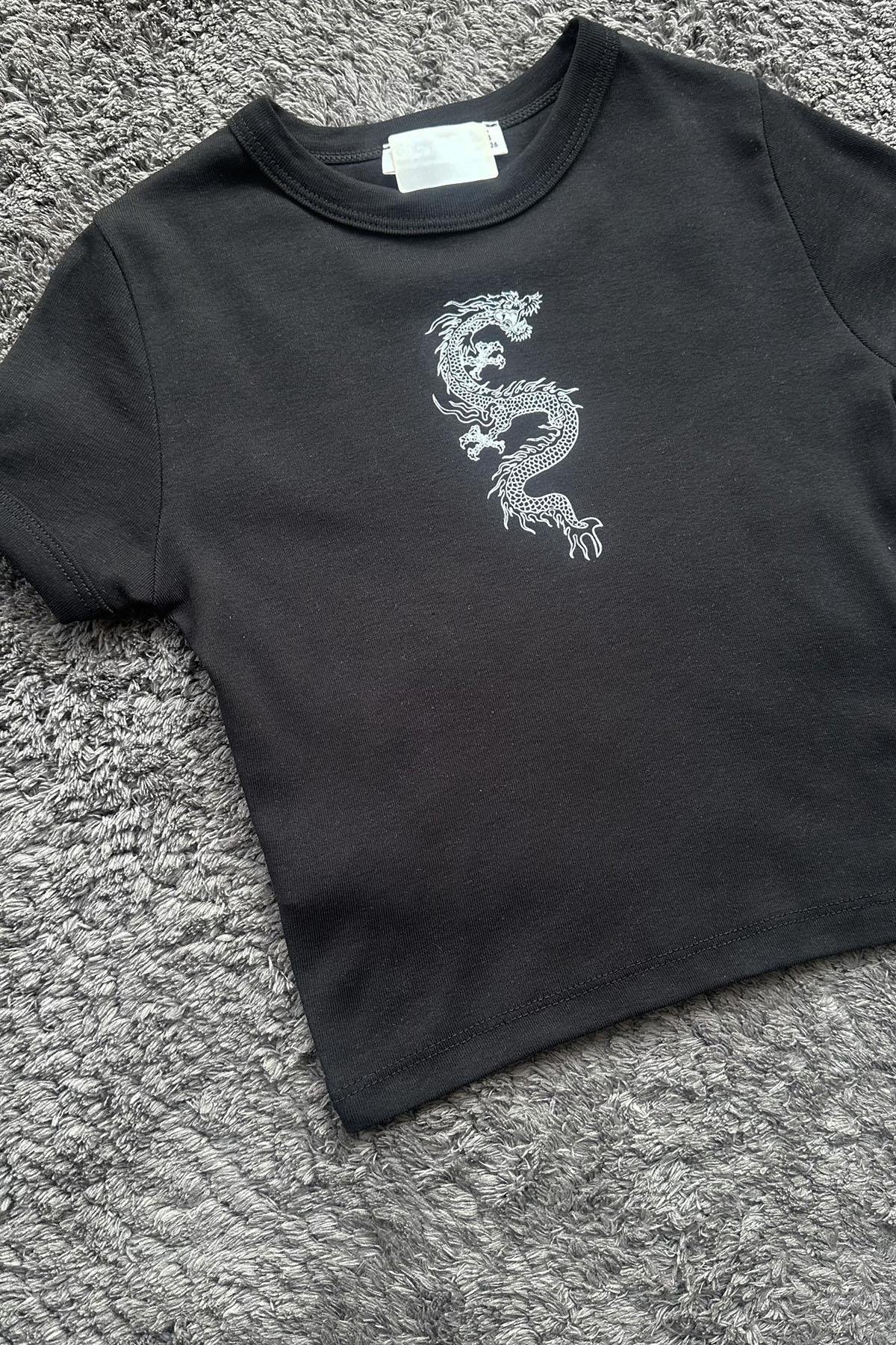 Kadın Ejderha Baskılı Ribana Crop Tshirt - SİYAH