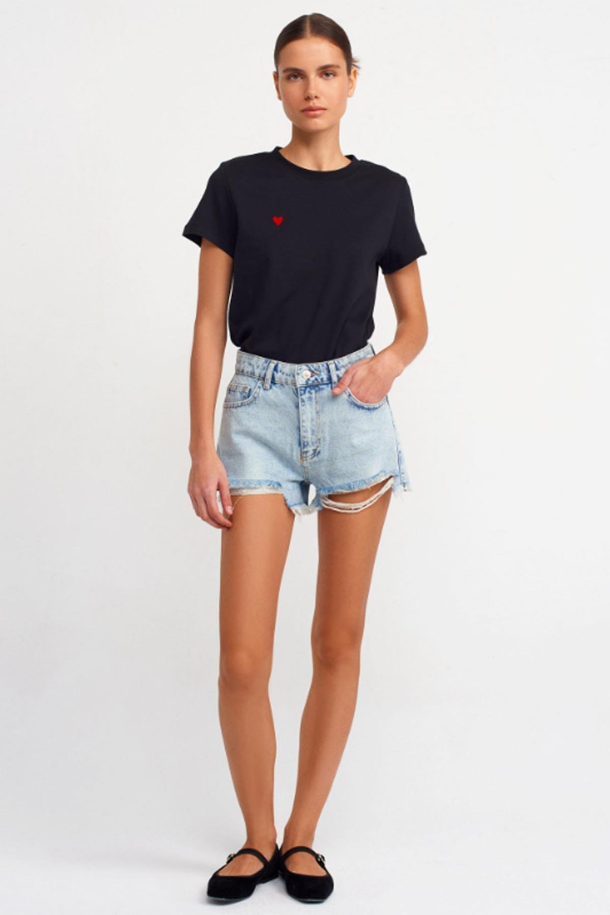 Kadın Kalp Nakışlı Bisiklet Yaka Pamuklu Tshirt - SİYAH